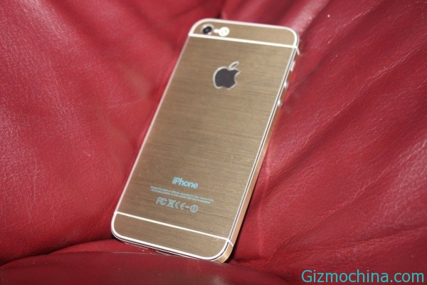 iPhoneGold-02