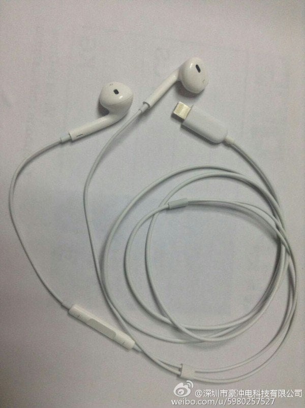 Apple lightning port earphones 2