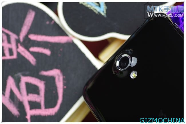 Close-up and personal, the new Konka W970 smartphone - Gizmochina