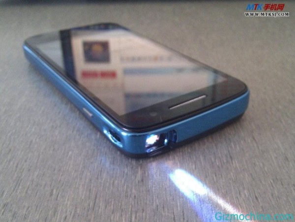 Kai Excursion T1, Android smartphone packs with mini projector