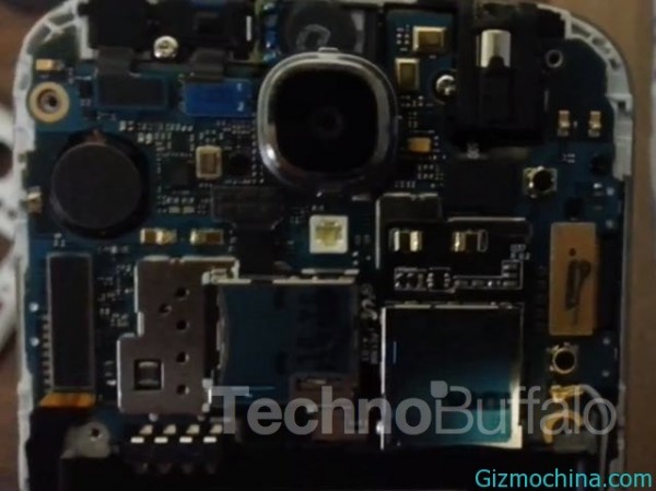 Samsung-Galaxy-S4-Teardown-Close-up-006