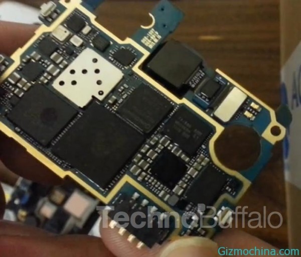 Samsung-Galaxy-S4-Teardown-Close-up-008