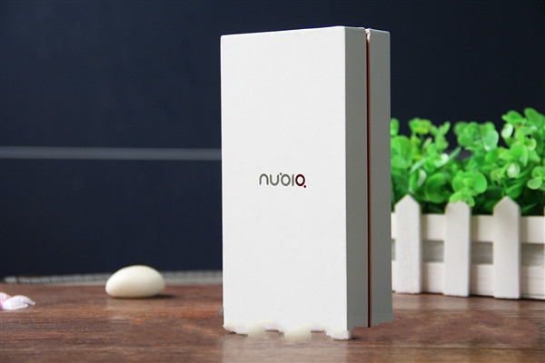 The Nubia Z7 Max unpackaged: Supports dual-SIM 4G internet and costs 1999 RMB (322.49 USD)