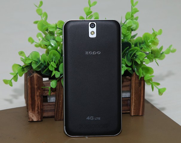 ZOPO-ZP999-Lion-Heart-in-Hand-005-e1415199911777