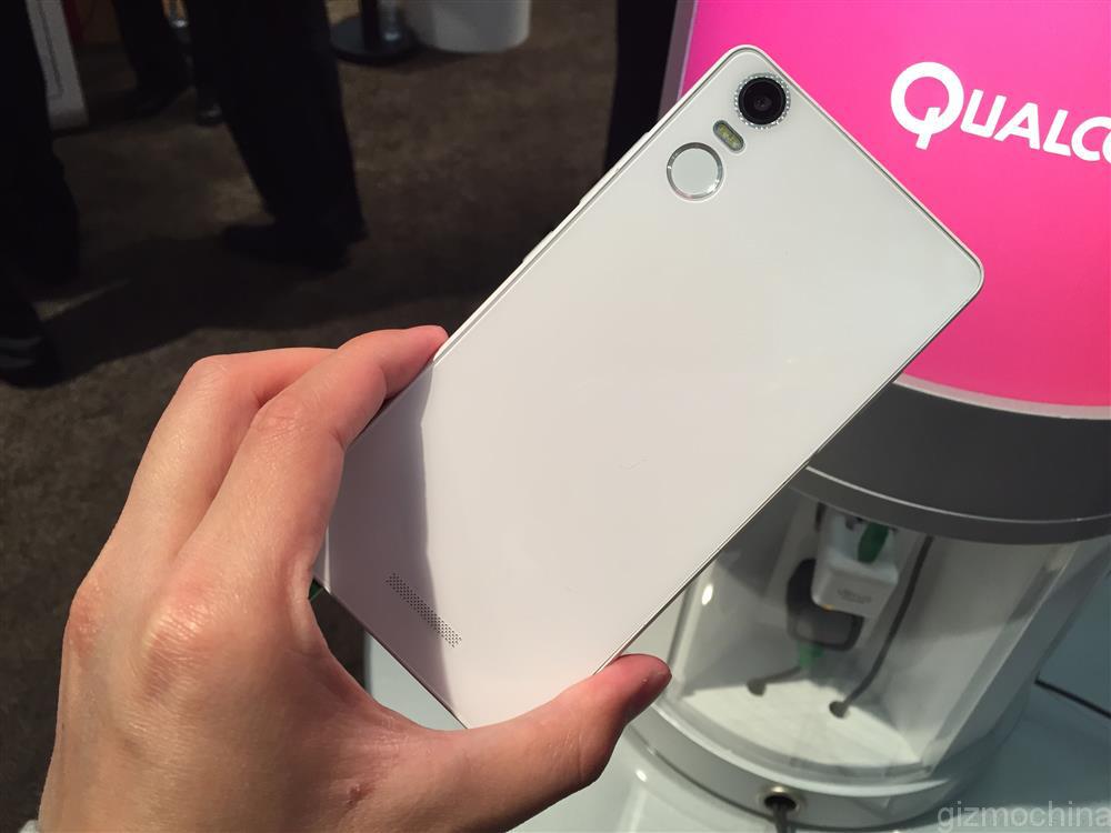 Hands-on with Newman Smartphone with Innovative Fingerprint Scanner Design