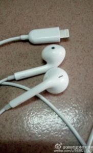 Apple lightning port earphones