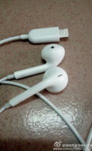 Apple lightning port earphones