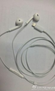 Apple lightning port earphones 2