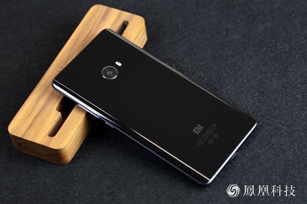 Xiaomi Mi Note 2 Unboxing & Hands-on Images: Spotless Beauty!