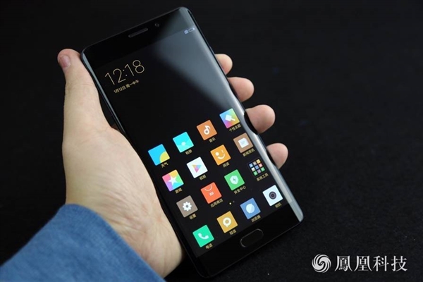 Xiaomi Mi Note 2 Unboxing & Hands-on Images: Spotless Beauty!