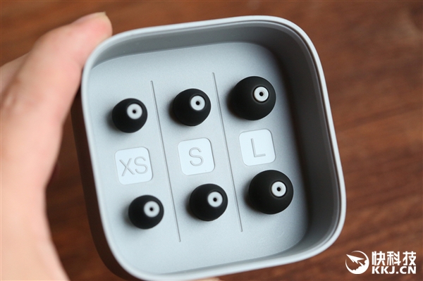 Xiaomi Piston 3 Pro In-Ear Headphone Hands-on & Unboxing Images