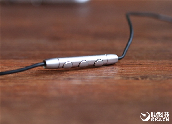 Xiaomi Piston 3 Pro In-Ear Headphone Hands-on & Unboxing Images