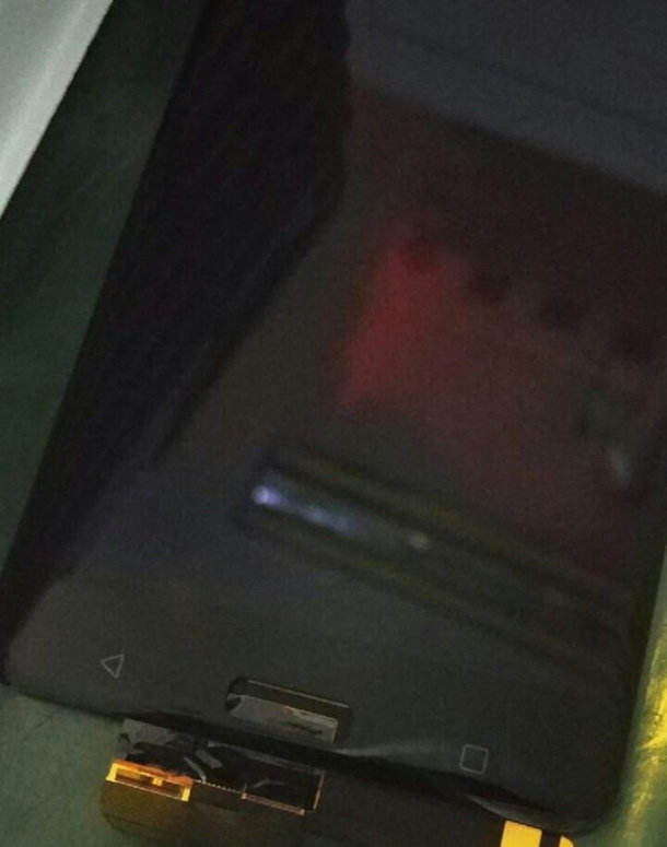 New Spy Photos of Nokia’s Upcoming Phone Shows Cut-Out for Physical Home Button?