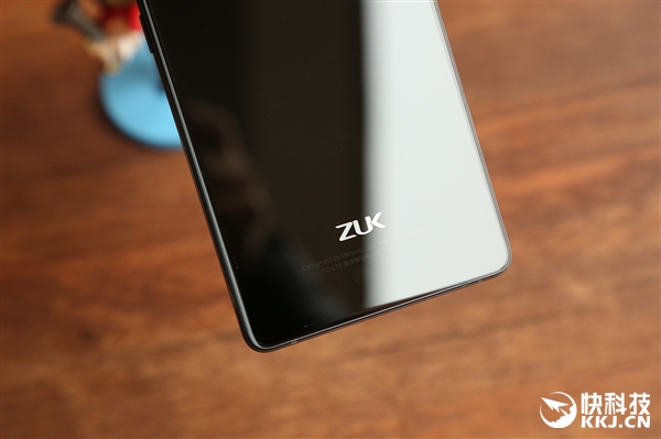 zuk-edge-15