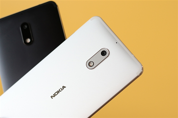 Nokia 6 Silver VS Nokia 6 Black