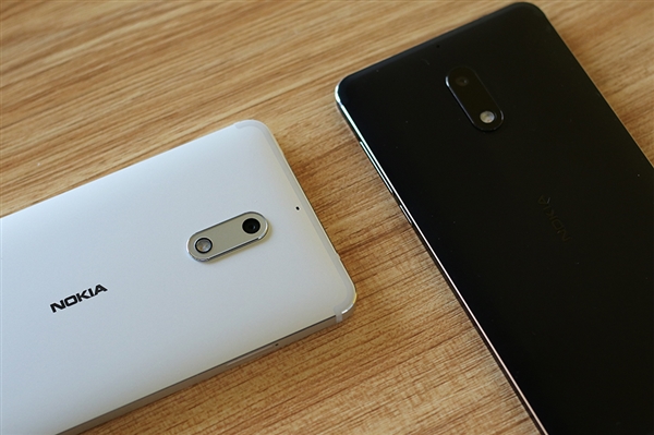 Nokia 6 Silver VS Nokia 6 Black