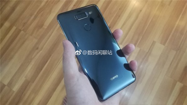 Huawei Mate 10 Live image