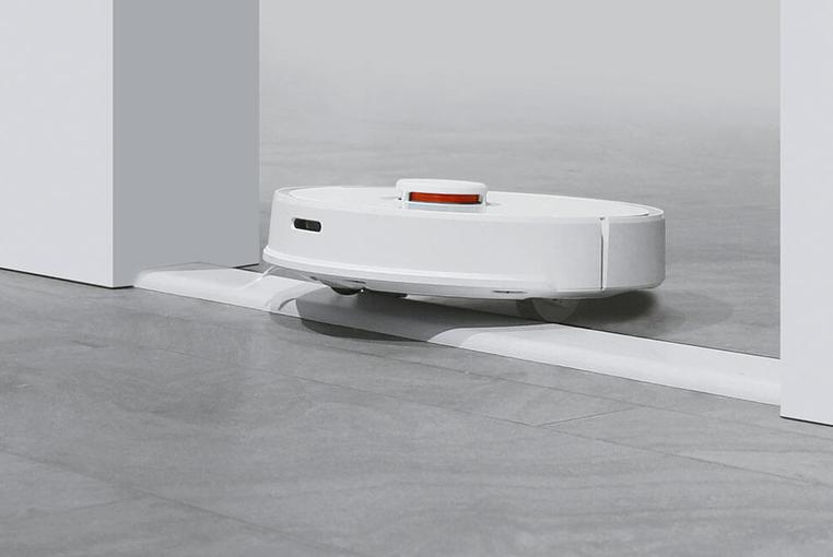 https://www.gizmochina.com/wp-content/uploads/2017/09/roborock-sweep-one.jpg