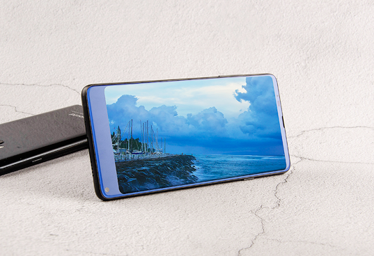 VKWorld S8 Full Screen Design is Well Protected with Front, Rear Gorilla Glass 4 & Titanium Frame