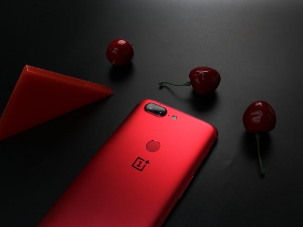 OnePlus 5T Lava Red