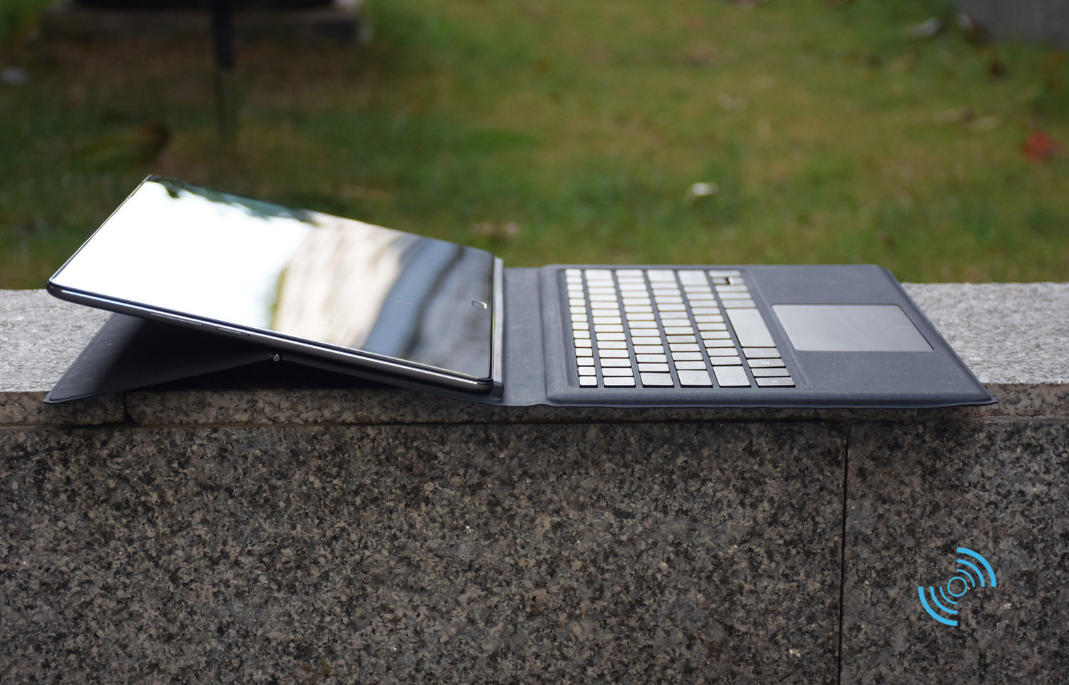 Chuwi CoreBook Hands-On: A Beautiful $500 Fingerprint Equipped ...