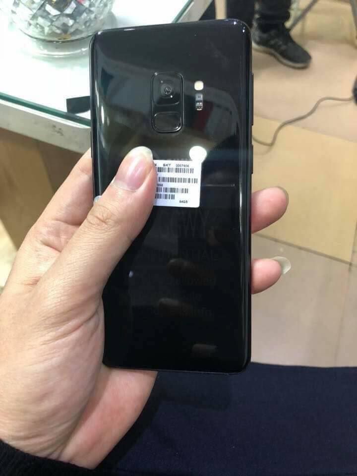 Galaxy S9 Midnight Black Hands-on 2