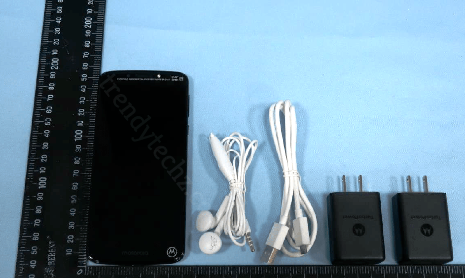 Moto G6 Play (Box Contents)