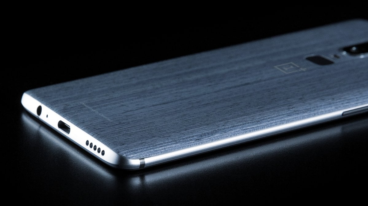 OnePlus 6 Woodgrain Back Leak