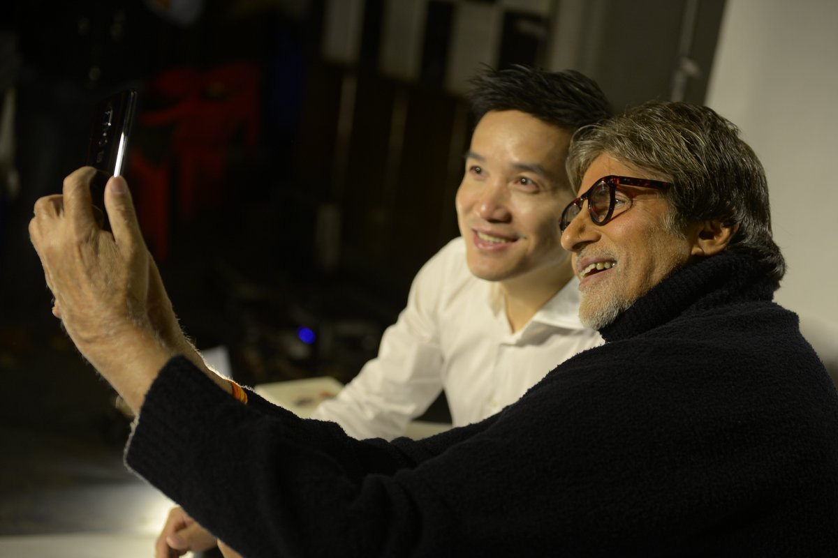 Pete Lau and Amitabh Bachchan Appeared With OnePlus 6