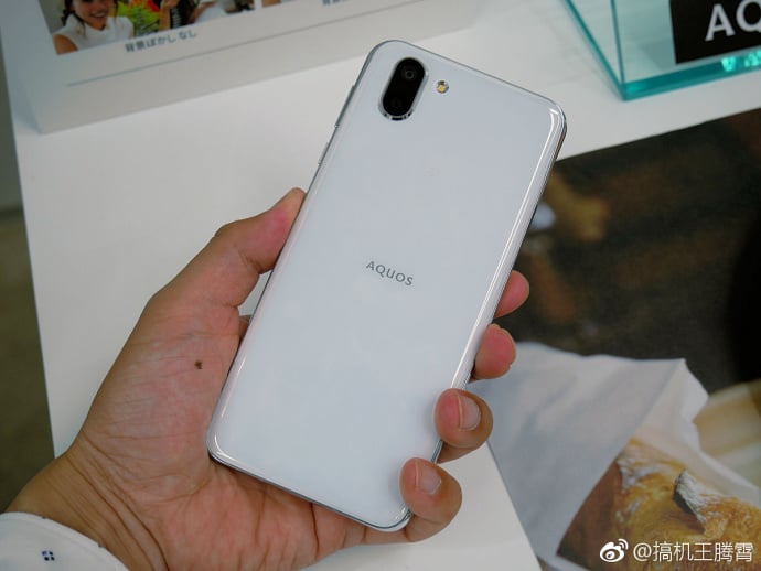 Sharp Aquos R2 Hands On Pictures: A Beauty & A Beast! - Gizmochina