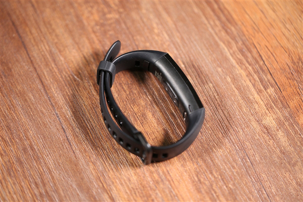 Honor Band 4 unboxing pictures: Better than the Mi Band 3? - Gizmochina