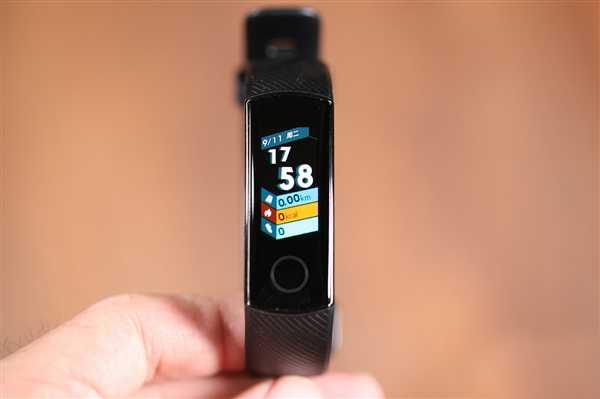 samsung gear fit 2 vs honor band 4