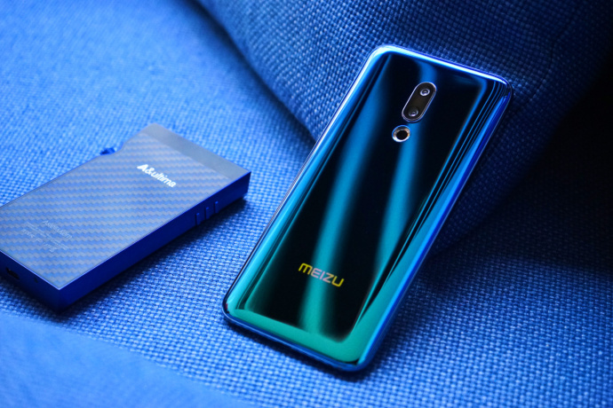 Feast your eyes on the grandiose Meizu 16th Aurora Blue gradient