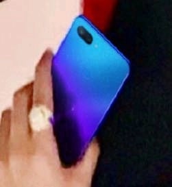 Is this the Xiaomi Mi 8 Youth Gradient Version in the hands of Kris Wu?