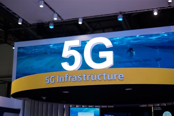 قامت Huawei ببناء محطات أساسية 200K 5G في الصين ، وتتوقع 800K بحلول نهاية العام 87