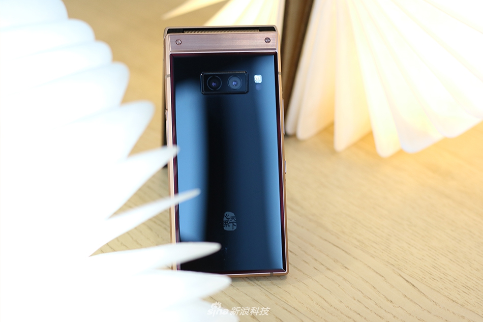 samsung w2019 the premium and expensive samsung w2019 in on pictures gizmochina samsung w2019 the premium and expensive samsung w2019 in on pictures gizmochina