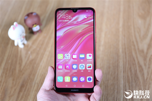 Huawei Enjoy 9 Red variant dazzles in Hands on pictures huawei enjoy 9