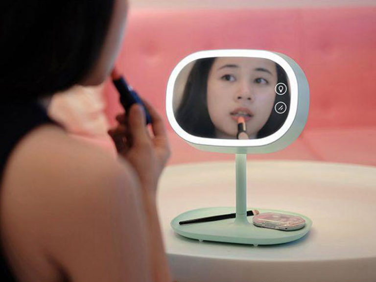 Buy AML004 HD Daylight Makeup Mirror And Beautiful Makeup Mirror