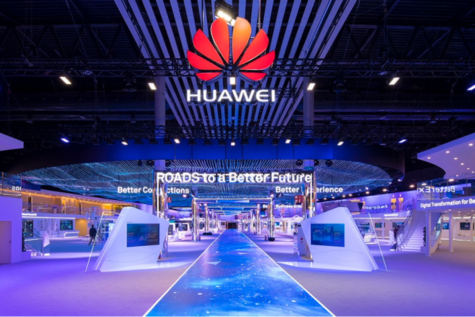 Huawei says not discussed 5G chipsets with Apple, wins more telco gear contracts