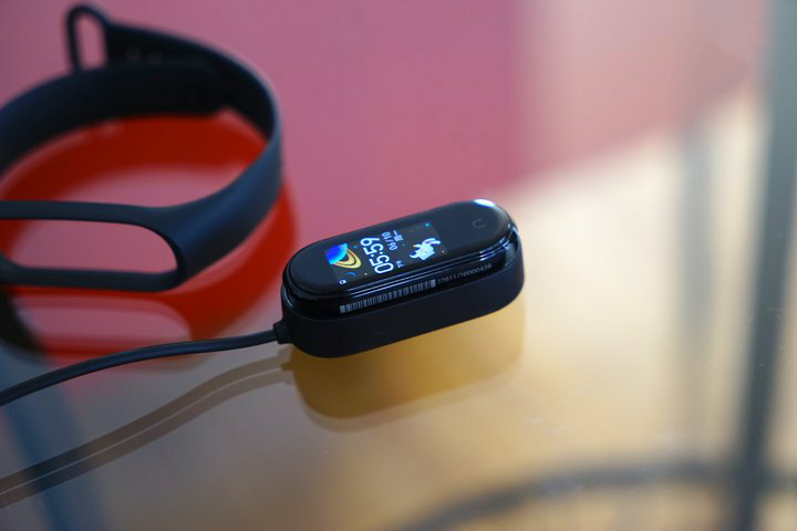 【即発送】Xiaomi Mi band4 Global版 Mi Smart Band 4 Global Version 2025 |