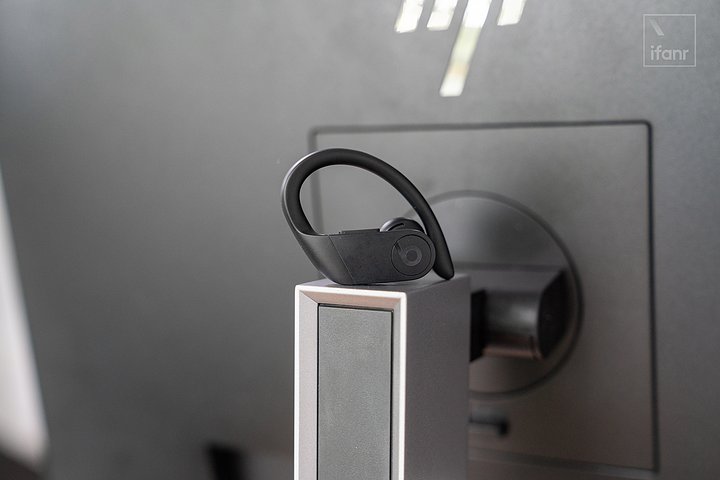 Powerbeats Pro: Ultimate Earbuds for Workout