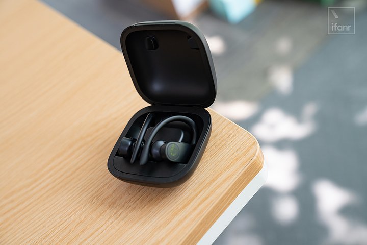 Powerbeats Pro: Ultimate Earbuds for Workout