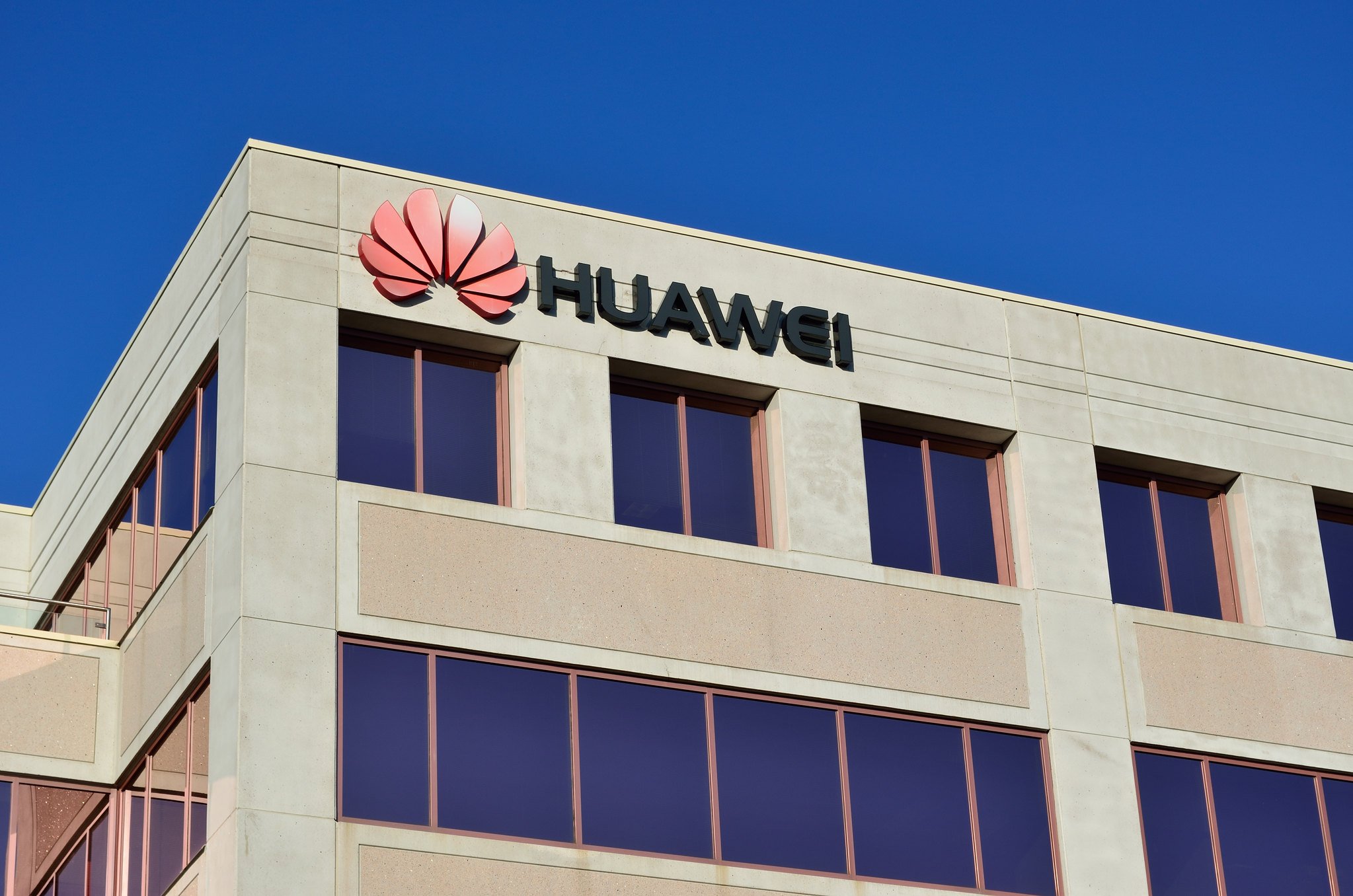 Huawei binası özellikli logosu