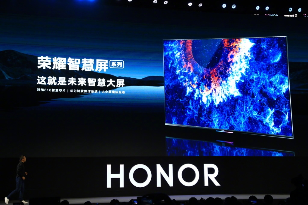 Huawei debuts own operating system