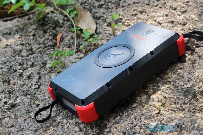 OUTXE W20 Waterproof Wireless Solar Power Bank Review Handy And Safe