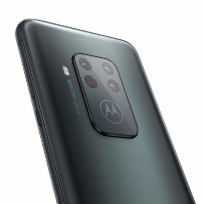 Motorola One Zoom