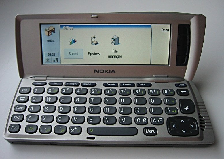 Layar dalam dan tombol QWERT di Nokia 9210