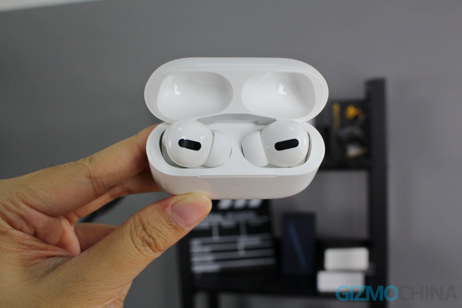 AirPods Pro hands on 02