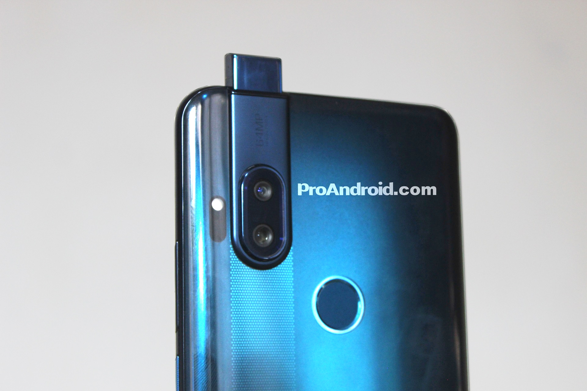 Motorola One Hyper with popup camera leaks | 5