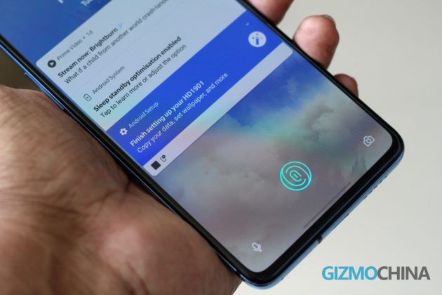 OnePlus 7T Hands on screen fingerprint